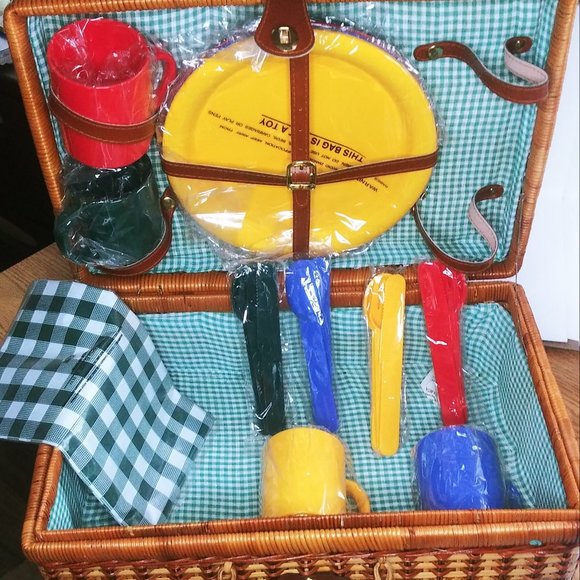 Dining 4 Piece Dinnerware Picnic Basket Poshmark